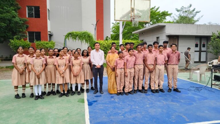 ચૂંટણીમાં વિજેતા ઉમેદવાર વિદ્યાર્થીઓ